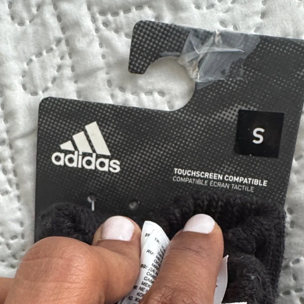 NWT ADIDAS Tiro Field Player Glove Black and white size small Style: DS8874